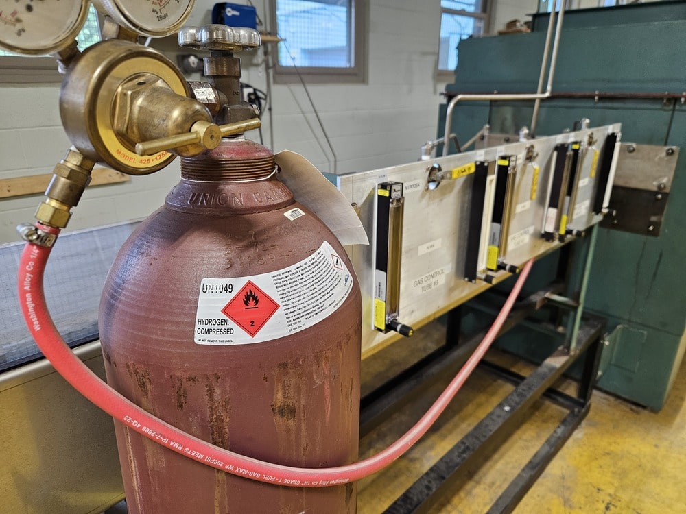 Bright Hydrogen Annealing vs. Vacuum Annealing